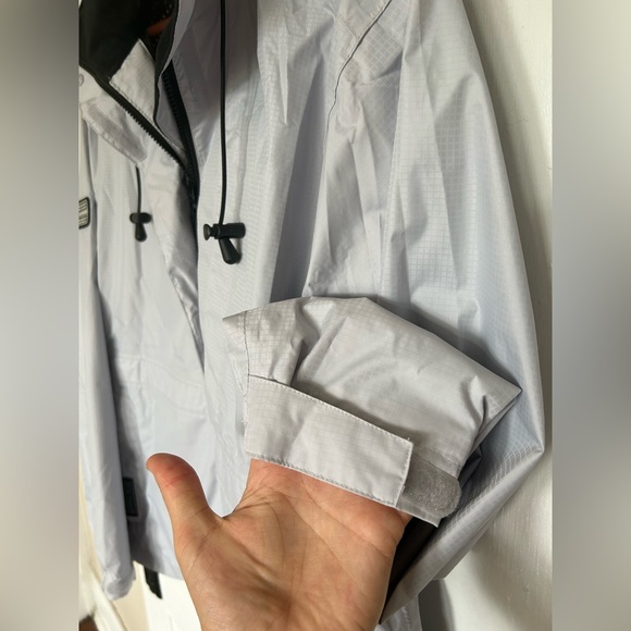 Misty Mountain Waterproof Windbreaker - Picture 12 of 15